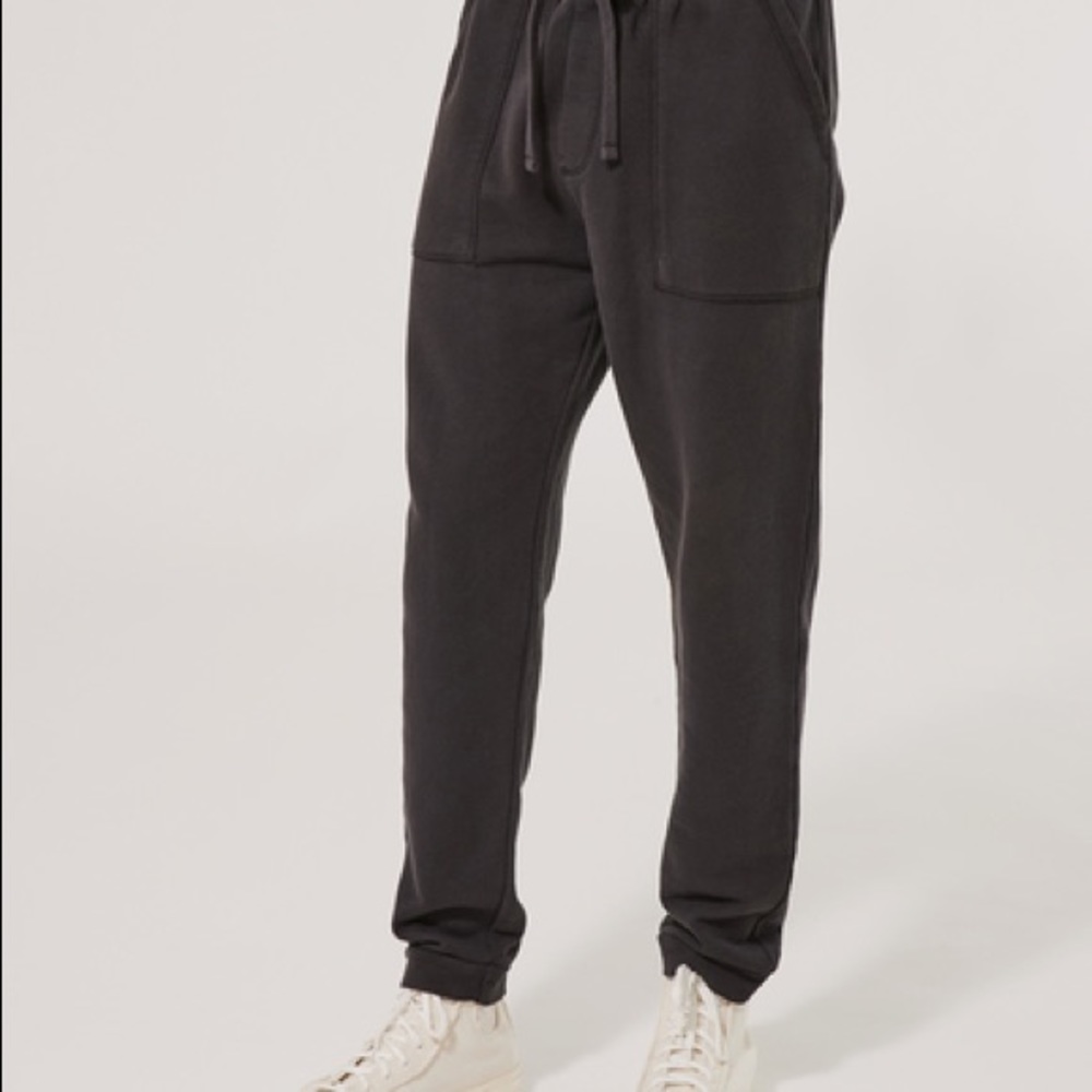 Black size M, Essential Vintage Sweatpants
Organic Cotton, Fair-Trade.